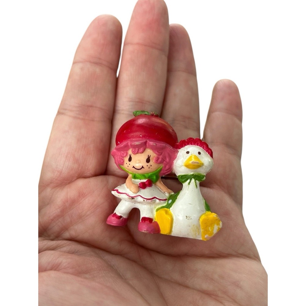 VTG Strawberry Shortcake Miniature 2" Figure Cherry Cuddles And Gooseberry Goose